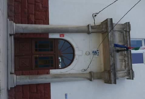 sokszor a házigazdáról is.