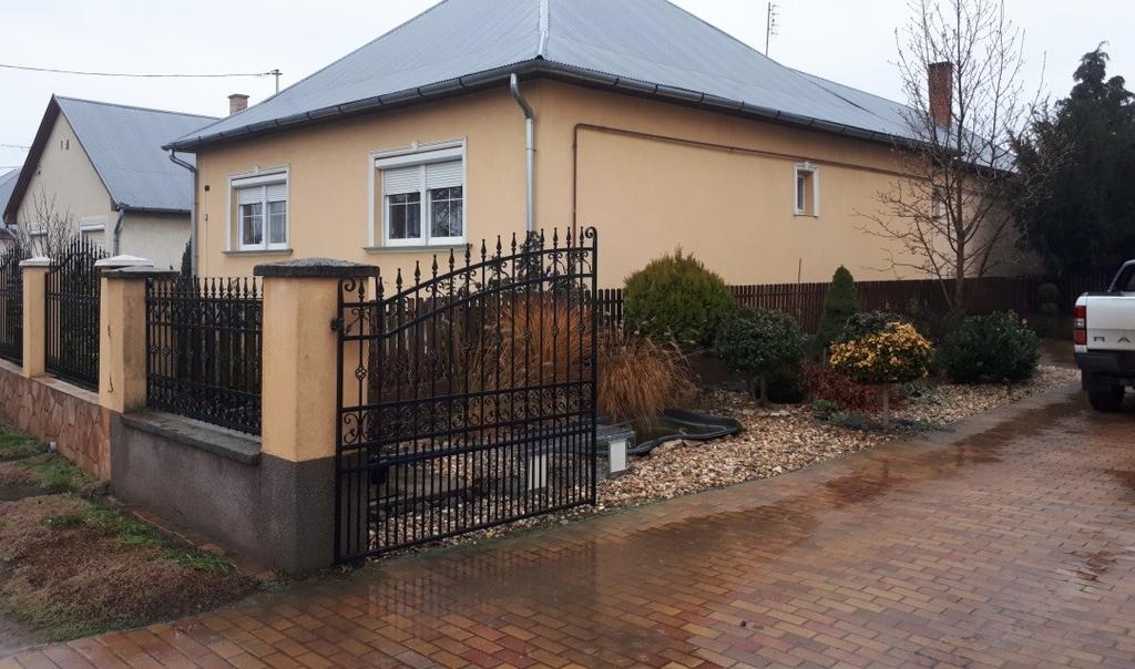 Kertek, kerti építmények A mai lakóépületek szerves része a kert.