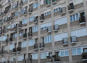 A kialakuló tetőtérhez kapcsolódóan loggia, erkély és terasz nem alakítható ki.