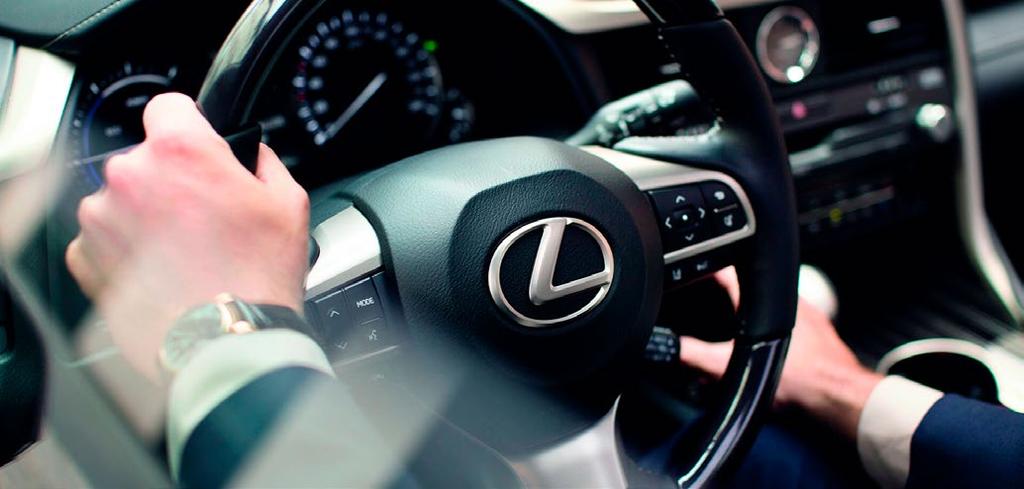 AVANTGÁRD KÖRNYEZET TAPASZTALA MEG A CSÁBÍTÓ UTASTÉR DIZÁN, AZ INNOVATÍV TECHNOLÓGIA ÉS A LEXUS KÉZMŰVES KIDOLGOZÁSÁNAK ERŐTELJES ÖSSZHATÁSÁT! Egy új RX tulajdonosának lenni különleges élmény.