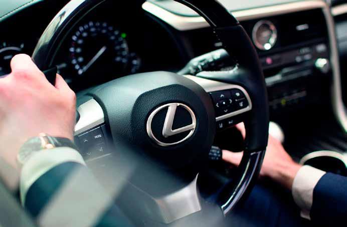 AVANTGÁRD KÖRNYEZET TAPASZTALA MEG A CSÁBÍTÓ UTASTÉR DIZÁN, AZ INNOVATÍV TECHNOLÓGIA ÉS A LEXUS KÉZMŰVES KIDOLGOZÁSÁNAK ERŐTELJES ÖSSZHATÁSÁT! Egy új RX tulajdonosának lenni különleges élmény.