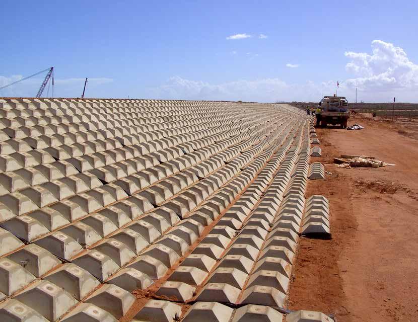 REFERENCIA Árvízvédelmi töltések erózió és kimosódás elleni védelme Roy Hill projekt, Ausztrália, Pilbara régió A Roy Hill Project egy folyamatban lévő, évi 55 millió tonna vasérc bányászati, vasút-