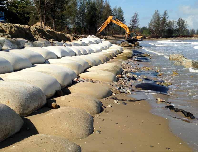 REFERENCIA Partvonalak erózió és kimosódás elleni védelme geoműanyag zsákokkal Brunei, Jerudong partszakasz Földünk sok homokos tengeri partszakasza folyamatos eróziónak van kitéve, ami veszélyezteti