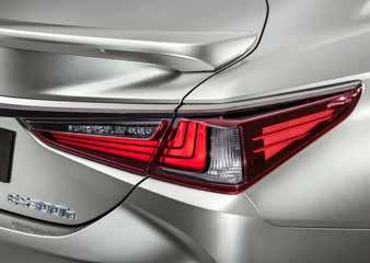 LEXUS ES KÉSZÜLJÖN FEL EGY EGÉSZEN ÚJ LÁTVÁNYRA! Merész, provokatív megjelenésével az új Lexus ES 300h félresöpri a felső középkategóriás limuzinokról alkotott előítéleteket.