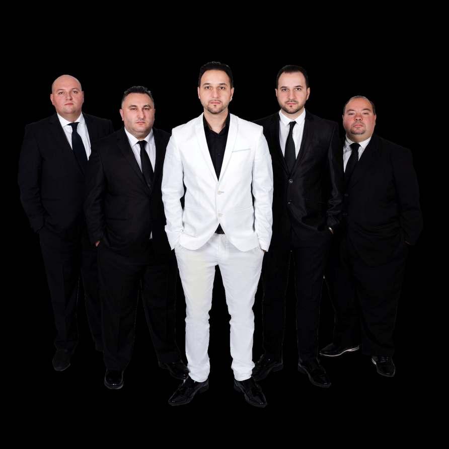 Tagok: Török László- basszusgitár/ének, Monori Attila- dob, Kovács Róbert- billentyű/ének, Béres Benedek- gitár/ének 22:00 Stratégia A Stratégia zenekar 1996-ban alakult Hódmezővásárhelyen.