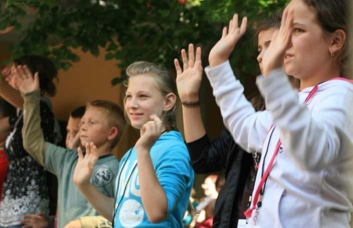 A közös éneklés öröme csolódik közvetlenül, mégis megéreztük a közös zarándoklat fontosságát, és azt, hogy speciális helyzetünknél fogva mi lehetünk a katolikus iskolák