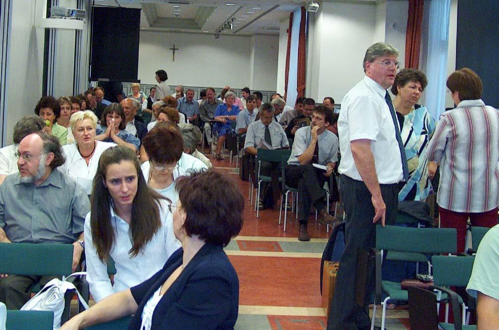 Intézményvezetői értekezlet 2005. Intézményvezetői értekezlet 2015. jelentősen nőtt a hátrányos helyzetű, beilleszkedési, tanulási és magatartási problémákkal küzdő tanulók száma).