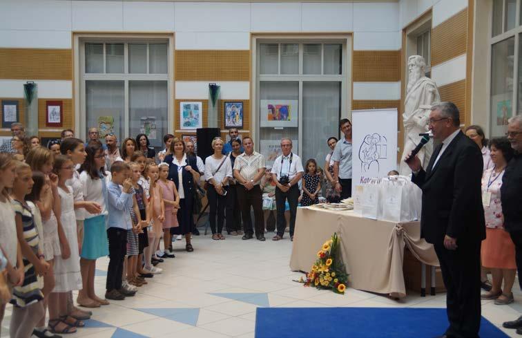 a szakközépiskolák és szakiskolák közismereti tárgyainak minden évfolyamára. A tantervek készítésével járó szervezési feladatokat és a szerkesztést Bajzák Erzsébet M. Eszter nővér, dr.