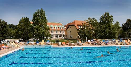 300 m 2 vízfelülettel és a medencéket körülölelő kényelmes pihenőágyakkal berendezett fedett nyitott pihenő társalgó területekkel, étteremmel várja a vendégeket.