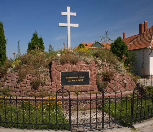 Az 1946-os kitelepítés következtében több mint 4000 német származású lakosnak kellett elhagynia Mosonszentjánost és Mosonszentpétert, helyükre matyóföldi telepesek és felvidéki kitelepített magyarok
