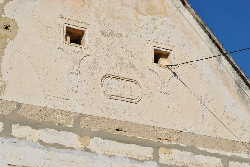 Középületek, értékek és védelemre javasolt épületek építmények: A településrészen középület nincs, védett érték mint ár arról