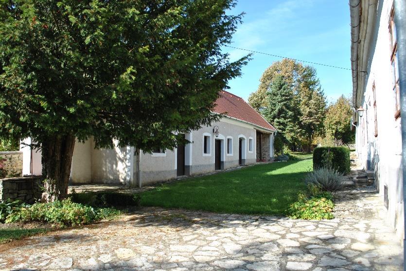 oromfalon a szellőzőnyílások között 1875-ös évszám szerepel.
