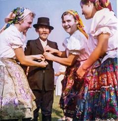 5. Kulturális örökség A legtermészetesebb értékek ezen a területen a településről származó, ott valaha működő vagy jelenleg is helyben élő nevesebb írók, zeneszerzők, képző- és iparművészek,