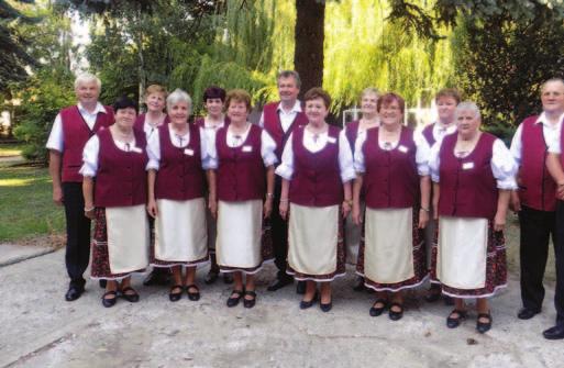 Náš zábavný kultúrny program sme predniesli pred zaplnenou sálou obecného domu, čo je jasným dôkazom toho, že sa naši postarší občania radi zabávajú.