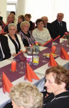Po posviacke spevokol Rozmarín rozkrájal chlieb vo dvore arcibiskupského paláca a rozdával ho folklórnym skupinám resp. prítomným.