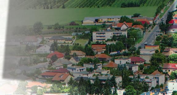 Návsie je miestom, okolo ktorého obec ako celok postupne vyrástla a patrí preto medzi najcennejšie historické fenomény našej obce.