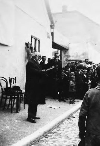 Dohnál Szonja Emlékezés Csikász Imre szobrászművészre születésének 130.,... édesanyja kezéről készült kisplasztikáját.
