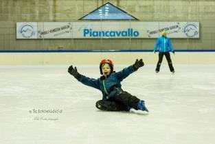 Felszerelés A csomagár a teljes sí- vagy snowboard felszerelést is tartalmazza, így nem kell magaddal cipelned. A felszerelésre való igényt az online regisztrációkor fontos jelezni.