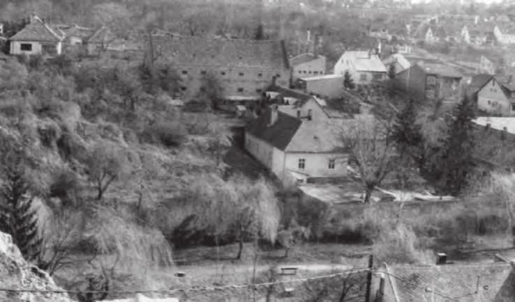 ) kozott, majd 1936-ban Rhé Gyula végzett régészeti feltárást, melynek során tisztázta az egyhajós templom alaprajzát, a csatlakozó