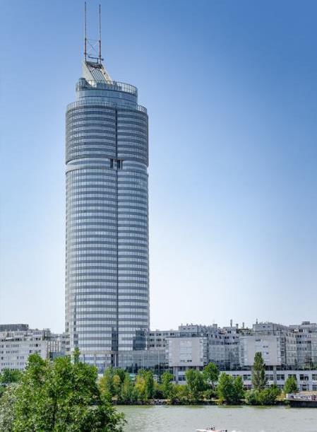 28. ábra Millennium Tower 29. ábra Ciklikusan terhelt cölöpök erőelmozdulás ábrája (Forrás: Brandl, 2005.) 30. ábra Ciklikus előterhelés berendezése (Forrás: Brandl, 2005.