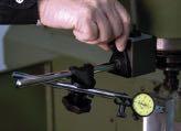 Mágneses mérőállványok a mérőórák gyors és precíz pozicionálásához mechanikus központi szorítóval javított finombeállítás a mágnestalpon erős, kapcsolós mágnestalp univerzális