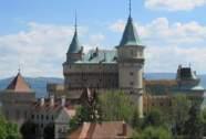 Majd Dévény várához vezet utunk, amely az egyik legrégebbi vár Szlovákiában, hiszen a történelmi források már 864-ben említést tesznek róla.