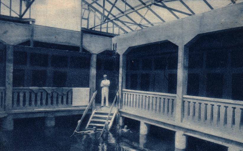 strandfürdő Az 1920-as évek közepén kezdődött a nagy üdülők építése is.