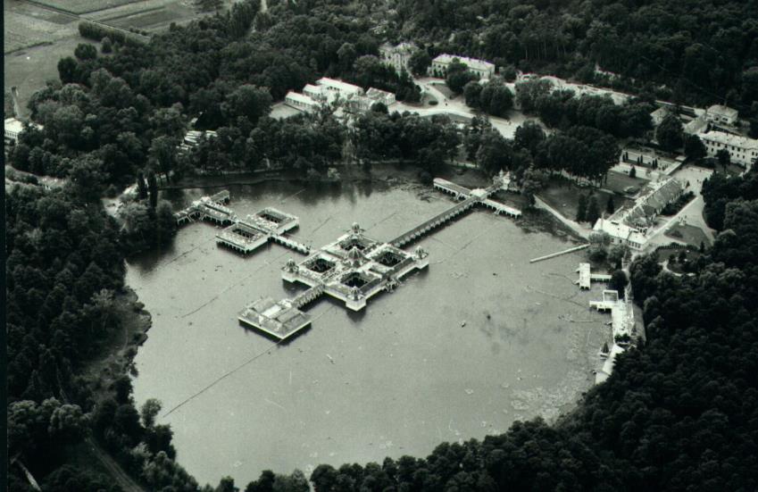 29 Hévíz Magyarország szakszervezeti gyógyüdülő-központja (1949-1956) Az Elnöki Tanács a Magyar Függetlenségi Népfront kezdeményezése alapján a tanácsválasztásának időpontját 1950. október 22.