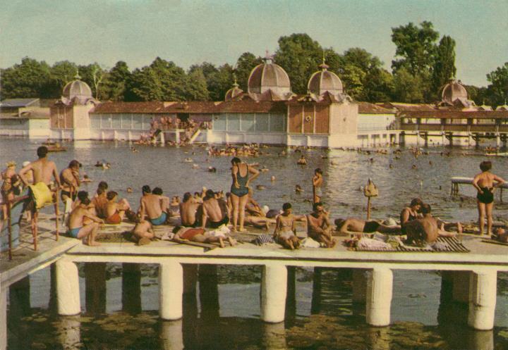 34 Az 1956-os forradalmat követően a tófürdő és a gyógyfürdőkórház problémáiról is szabadabban lehetett beszélni. Arról, hogy Hévíz, mint gyógyfürdő korszerűtlen.