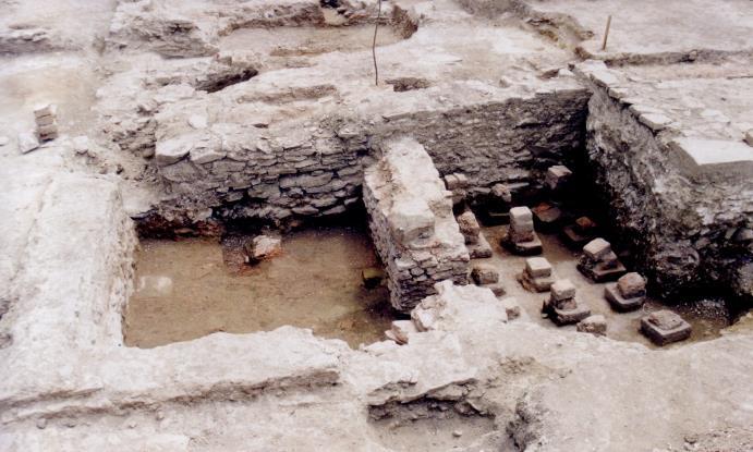 7 Római kori épület (Villa Rustica) feltárt romjai az Attila utca végén A 2003.