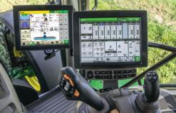 Ahogy az Ön mezőgazdasági gyakorlatai és igényei fejlődnek, bármikor könnyen továbbfejlesztheti a 4. generációs CommandCenter 4600 kijelzőt, valamint a John Deere 4640 univerzális kijelzőt 4.