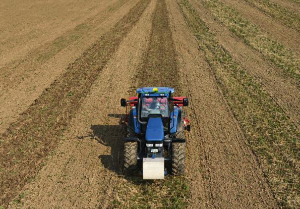 16 ATU 200 KORMÁNYZÁS KÉSZLET AUTOMATIZÁLT KORMÁNYZÁS VEGYES GÉPFLOTTÁKHOZ Az általunk kínált, jól bevált, számos márkán használható automata kormányzási megoldás több mint 600 különféle gépre