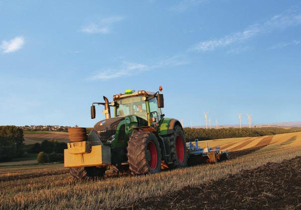 17 AUTOTRAC CONTROLLER PRECÍZIÓS NAVIGÁCIÓ VEGYES GÉPFLOTTÁKHOZ A régebbi John Deere gépekkel és más gyártók gépeivel is élvezheti a John Deere gépnavigáció minden előnyét.