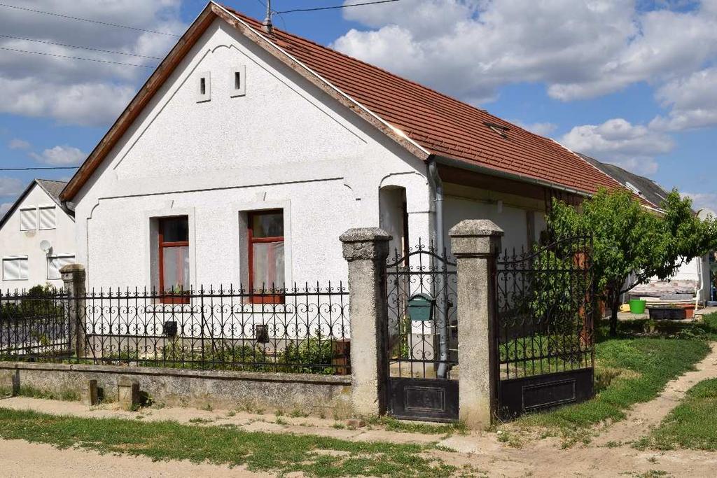 6 MAI PÉLDÁK Mai példák 27 A felújított épületek az