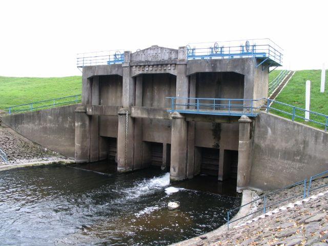 Olcsvaapáti - TAK 9 KÖVESSY GYŐZŐ - ZSILIP (Olcsvaapáti) A zsilipet a Tisza Szamosközi Társulat építtette 1929 ben a Túr rendszer más műtárgyaihoz hasonlóan Dr.