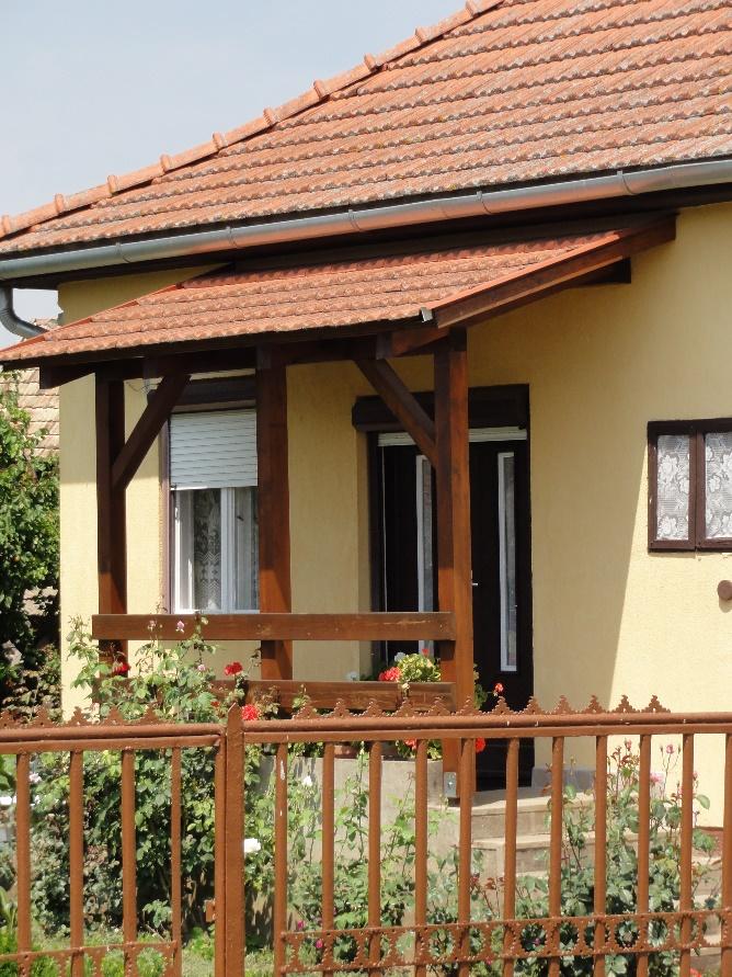 Ezek a terek alkalmasak arra, hogy megteremtsék a kapcsolatot az épített és a természetes környezet között.