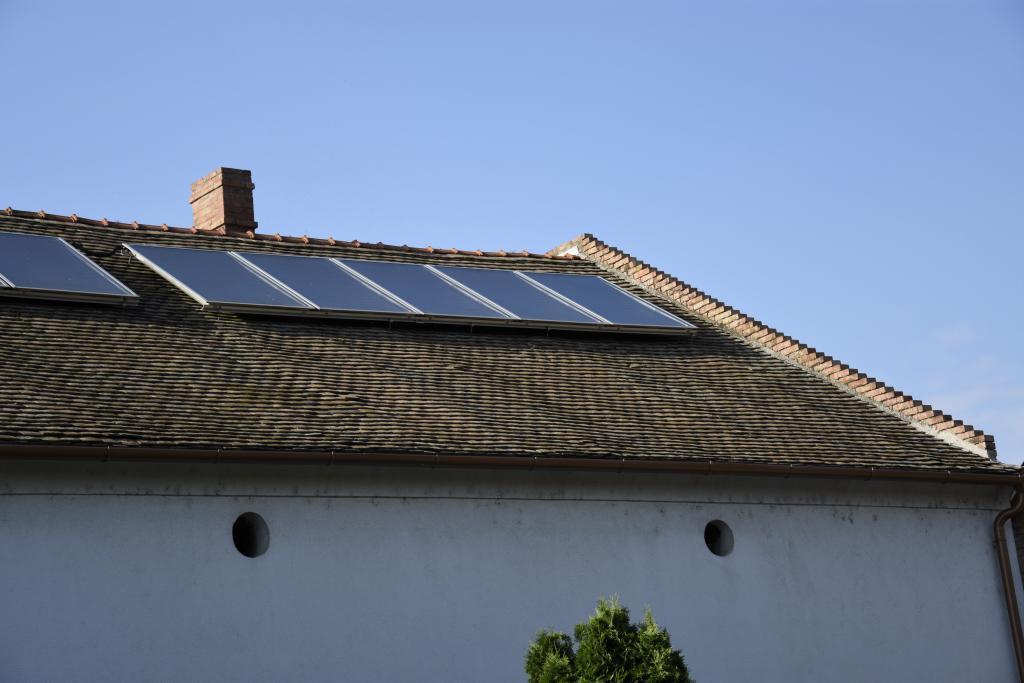 Elhelyezése során az energiatermelés szempontjából ideális tetősík