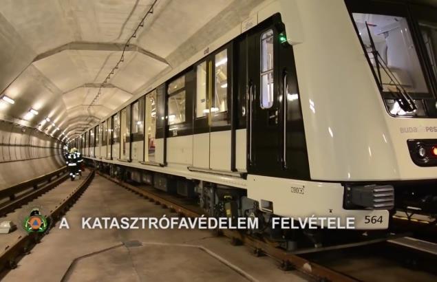 2. ábra: A T12 vonat megállási helye az alagút és a peron felől (forrás: katved.hu) 1.4 