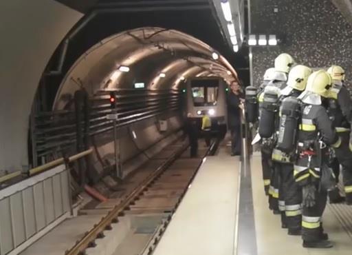 Móricz Zsigmond körtér és Szent Gellért tér között a két különálló alagút között összekötő vágány van. A vonal kezdőpontja Kelenföld vasútállomás, így a 3.