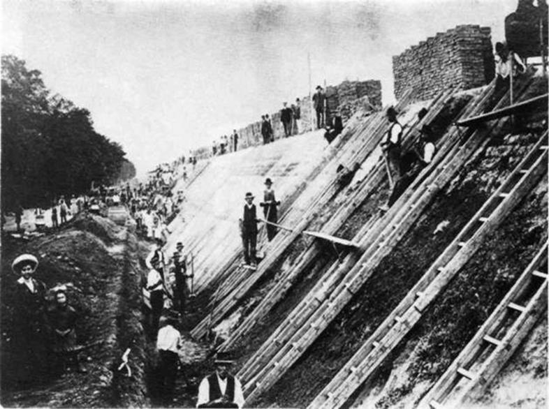 75 nap, 120 gép (nagyteljesítményű gőzszivattyú), 33 millió köbméter vizet emeltek a Tiszába. 1880.