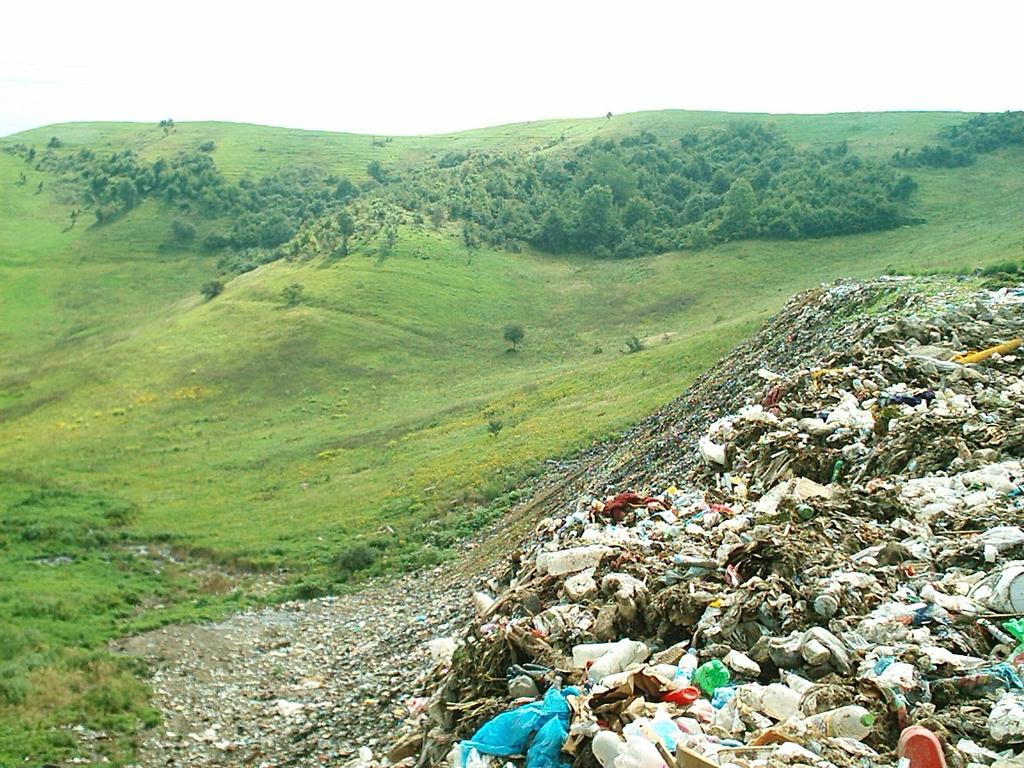 1,3 milliárd tonna szemetet dobunk el évente az Európai Unióban, amelyből 40 millió tonna veszélyes hulladék. Minden európai évente 3,5 tonna háztartási hulladékot termel.