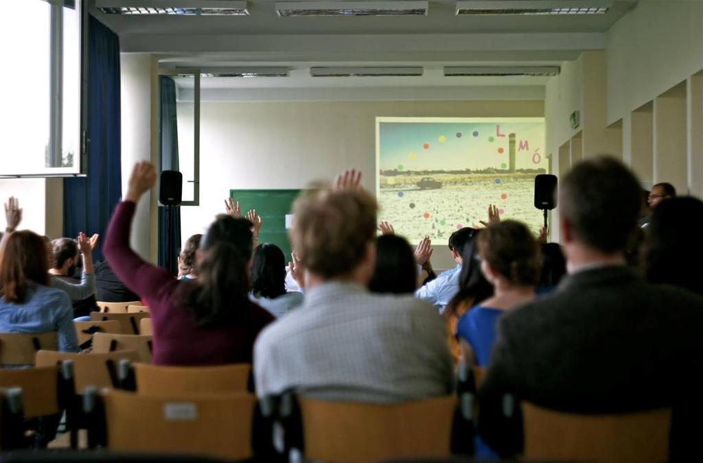 21 személyesen is találkozni tanórák, szakmai események vagy konkrét, meghívásos programok keretében.