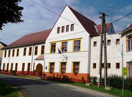M Ft AZ ELLENŐRZÉS TERÜLETE Kossics József Kétnyelvű Általános Iskola és Óvoda A Felsőszölnökön található Iskola 1 1992.