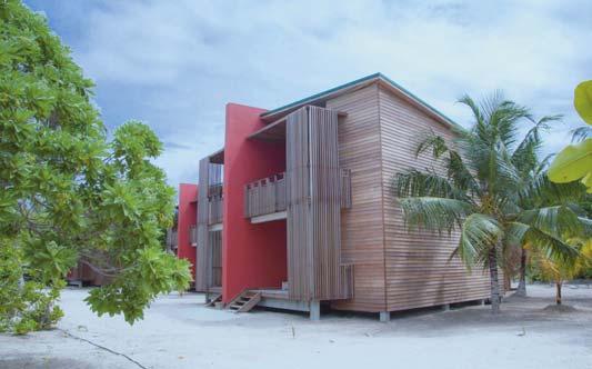 Tengerparti szoba: Közvetlen tengerparti, kétszintes épületben található, légkondicionált, földszinti szobák, az óceán felé nézô