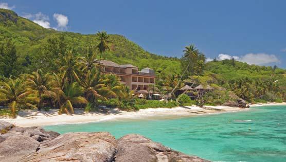 Beau Vallon Beach középsô részén található. Ideális kiindulópont, hogy felfedezzük a szigetet.