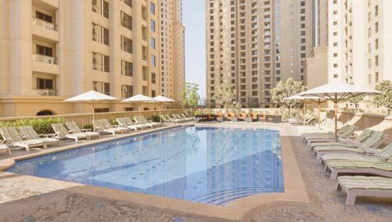 Egyesült Arab Emirátusok Ramada Plaza Jumeirah Beach Hotel Dubai tengerpart közeli A repülôtértôl fél órányi autóútra, a The Walk sétáló utca és a Dubai Marina között, a híres Jumeirah