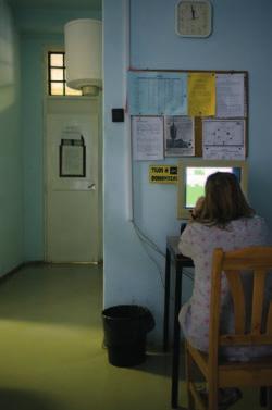 Intézményünket az otthontalan emberek széles rétege a közterületen élőktől a szívességi lakáshasználókig, albérletekben élőkig veszi igénybe, és ezeknek a tömeges igényeknek igyekszünk megfelelni