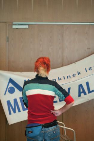 NOVEMBER November első szombatján munkatársi csapatunk önkéntesek segítségével rendbe rakta és kitakarította a Hangárt, mely hosszú évek óta szolgál adományaink és egyes javaink tárolására.