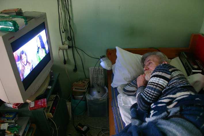 tartózkodhatnak a menhelyen, számukra napi háromszori étkezést, állapotuk felmérését követően egészségügyi ellátást, gyógyszereket, kötszereket biztosítunk, illetve szociális munkásaink segítenek