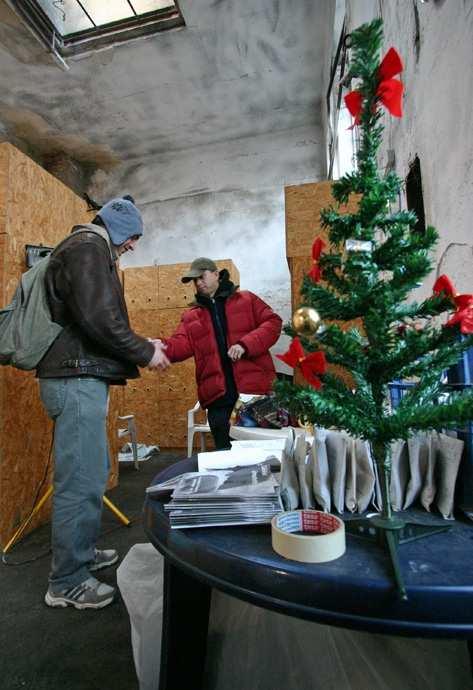 Az intézményünkben élők átlagéletkora jelenleg 65 év. Tavaly a 24 férőhelyen 25 különböző személynek tudtunk otthont biztosítani. Az egyetlen változtatást régi lakónk, S.